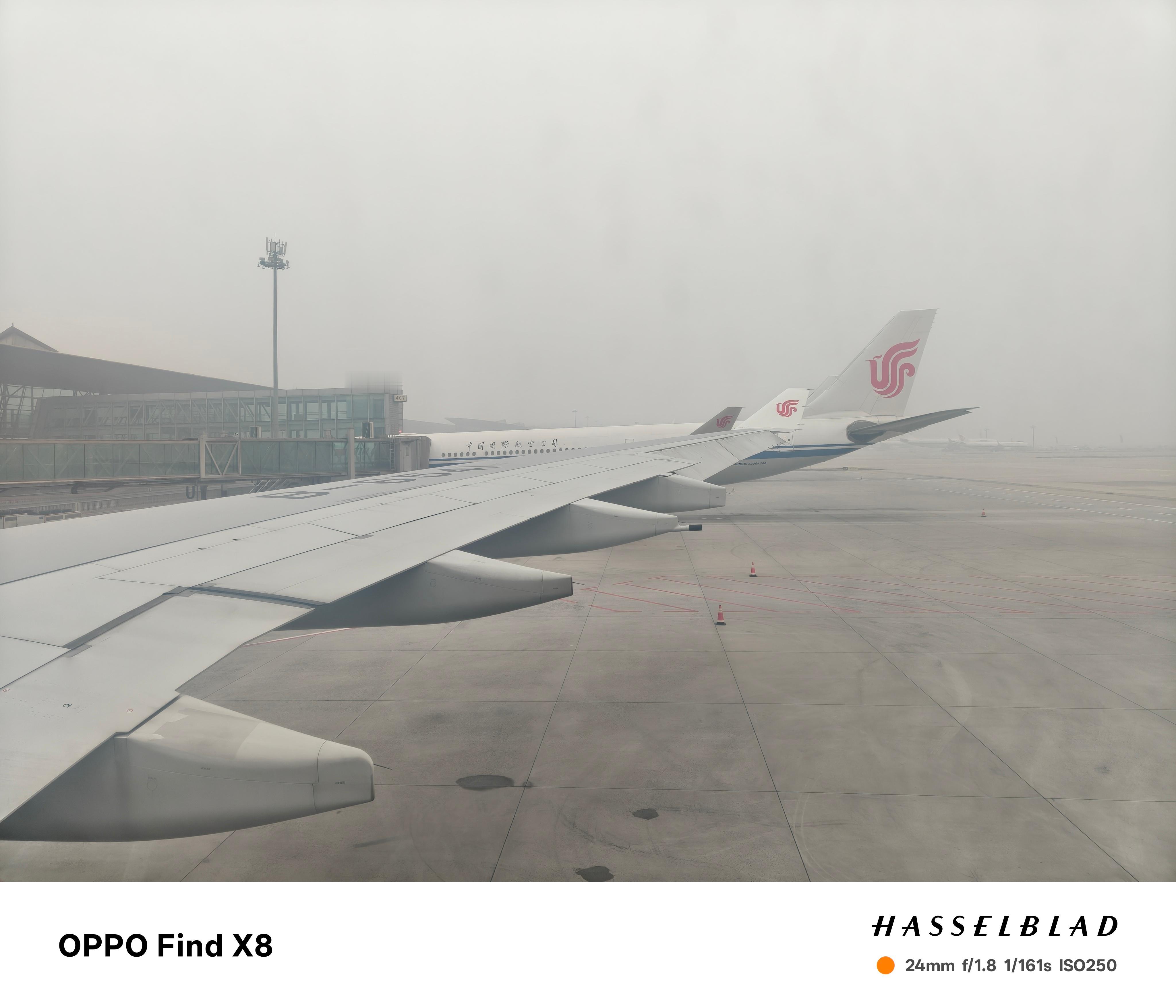 早，兄弟们，今儿周六，你准备怎么过？我先打个飞的回家咯！[嘻嘻]  ​​​