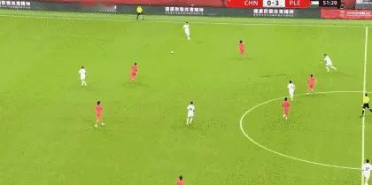 绝望的0比5惨败中，国足唯一还能看的，也就只有小将布尼亚明了。

下半场替补登场