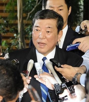 [太阳]日本公开辱华，石破茂亲自上阵，给中国戴了顶脏帽子。在4日的一场街头演说中