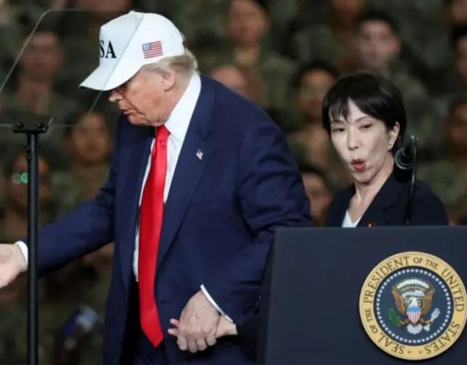 美国主动放弃印太博弈，看似退守本土，实则彻底放弃日本。

很多人看不懂近期的东亚