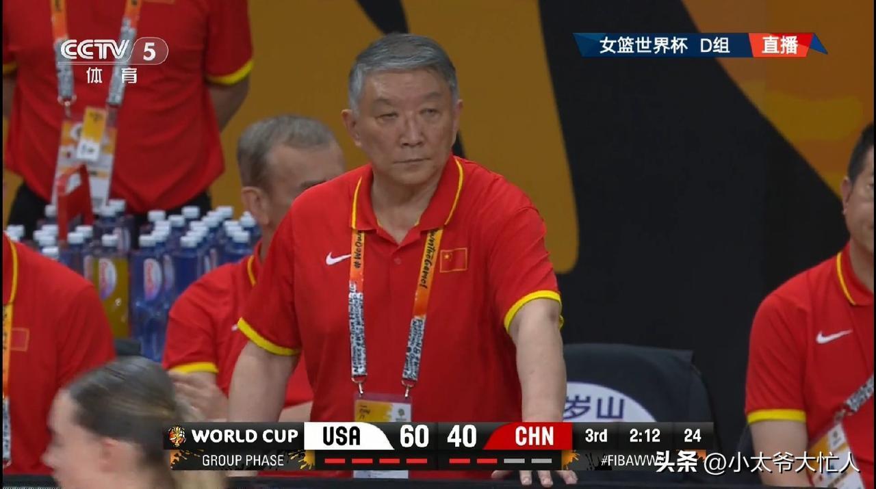 惨败美国女篮可以接受，但输的不明不白接受不了，在此三问宫鲁鸣：
1.张曼曼空位三