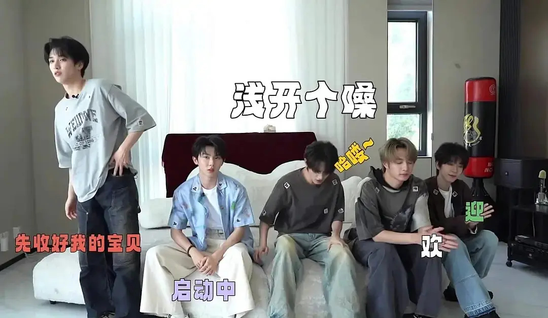 后期就这样直接用各自的应援色当字幕 ​​​