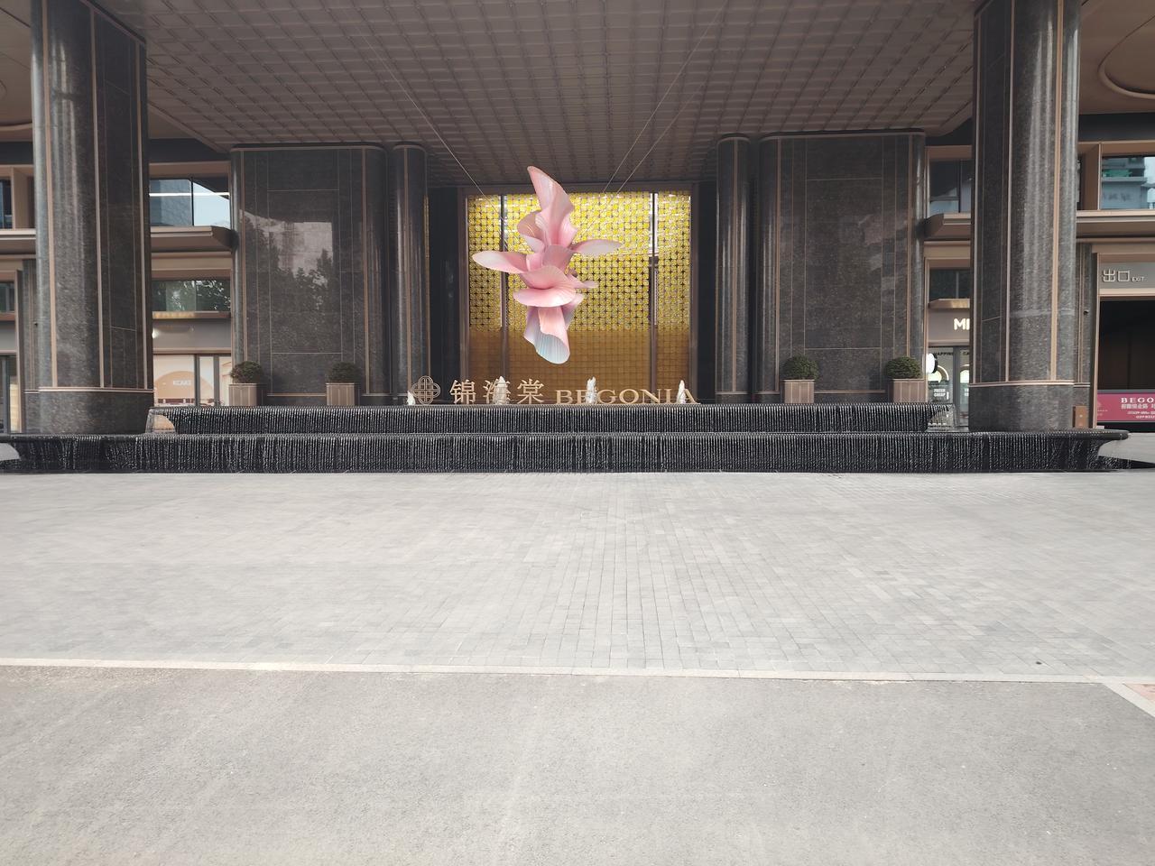 【语文】
“润物细无声”
语言素养需经长久浸润，于潜移默化间实现提升
【数学】