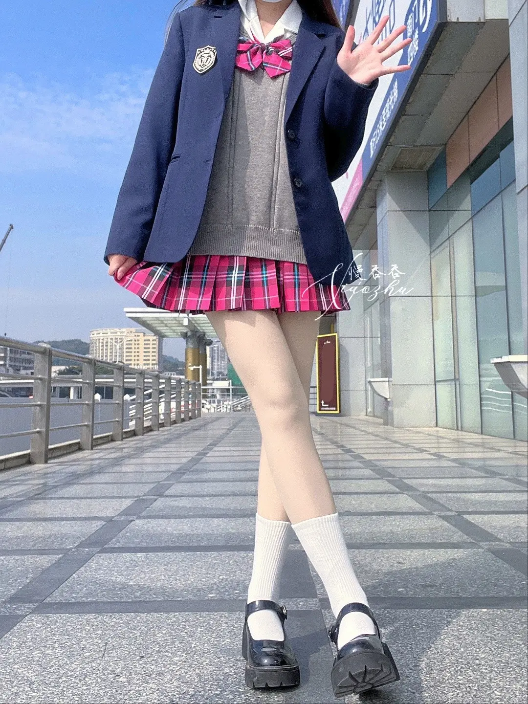 今日文案“希望新的一年不劳而获，无功受禄，坐享其成，一步登天”
