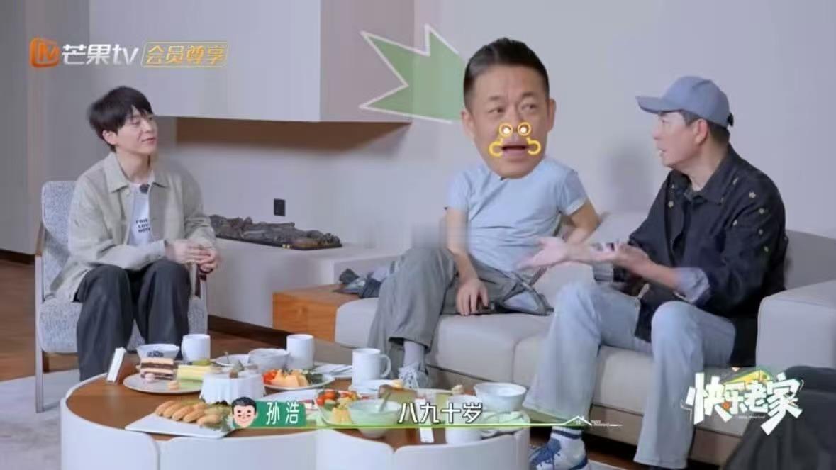 快乐老家先导片 李静戴军沈凌坐一起聊天，感觉下一秒就要录《超级访问》了。古早CP