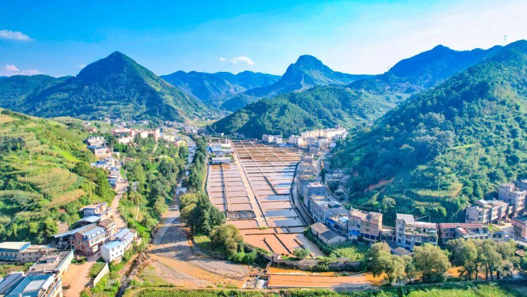 鱼子酱卖到了欧美！亚洲最大鲟鱼基地，藏在云南深山
谁能想到，乌蒙山深处，藏着亚洲