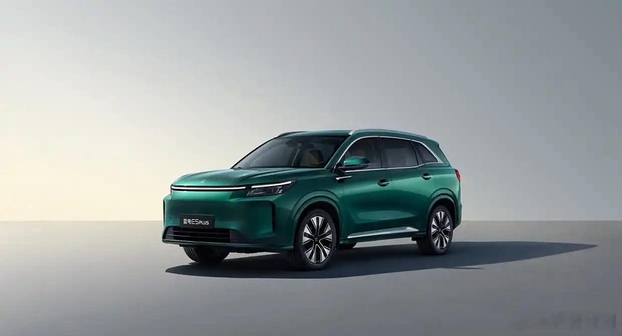 蓝电E5 PLUS官图正式发布，定位中型SUV，拥有5座和7座两种座椅布局可选，