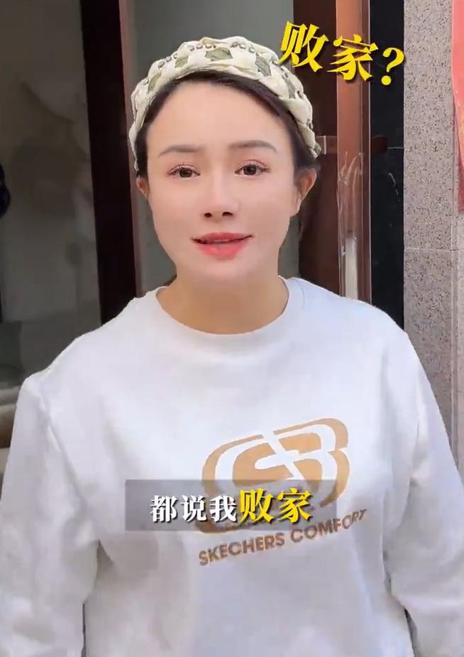 那英在《快乐老家》直播连线中误以为私下聊天，脱口一句冉莹颖就是个败家玩意，李维嘉
