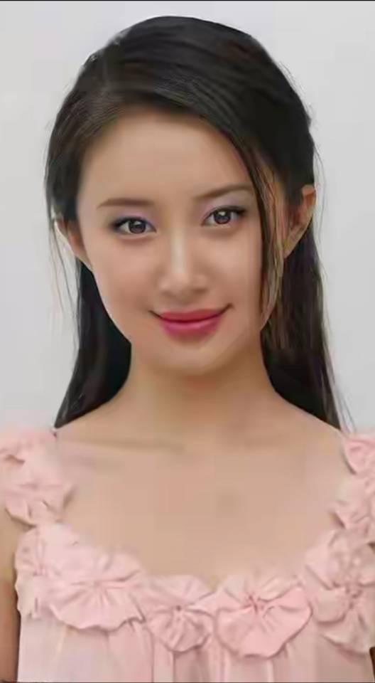 舒畅，中国内地女演员，童星出道。演技灵动自然，塑造众多经典荧幕形象，凭借《宝莲灯