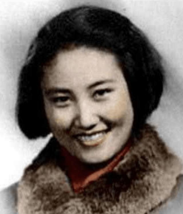 她38岁被捕入狱，45岁被割喉后枪决，从此与一双儿女天人两隔，在给丈夫的诀别信中