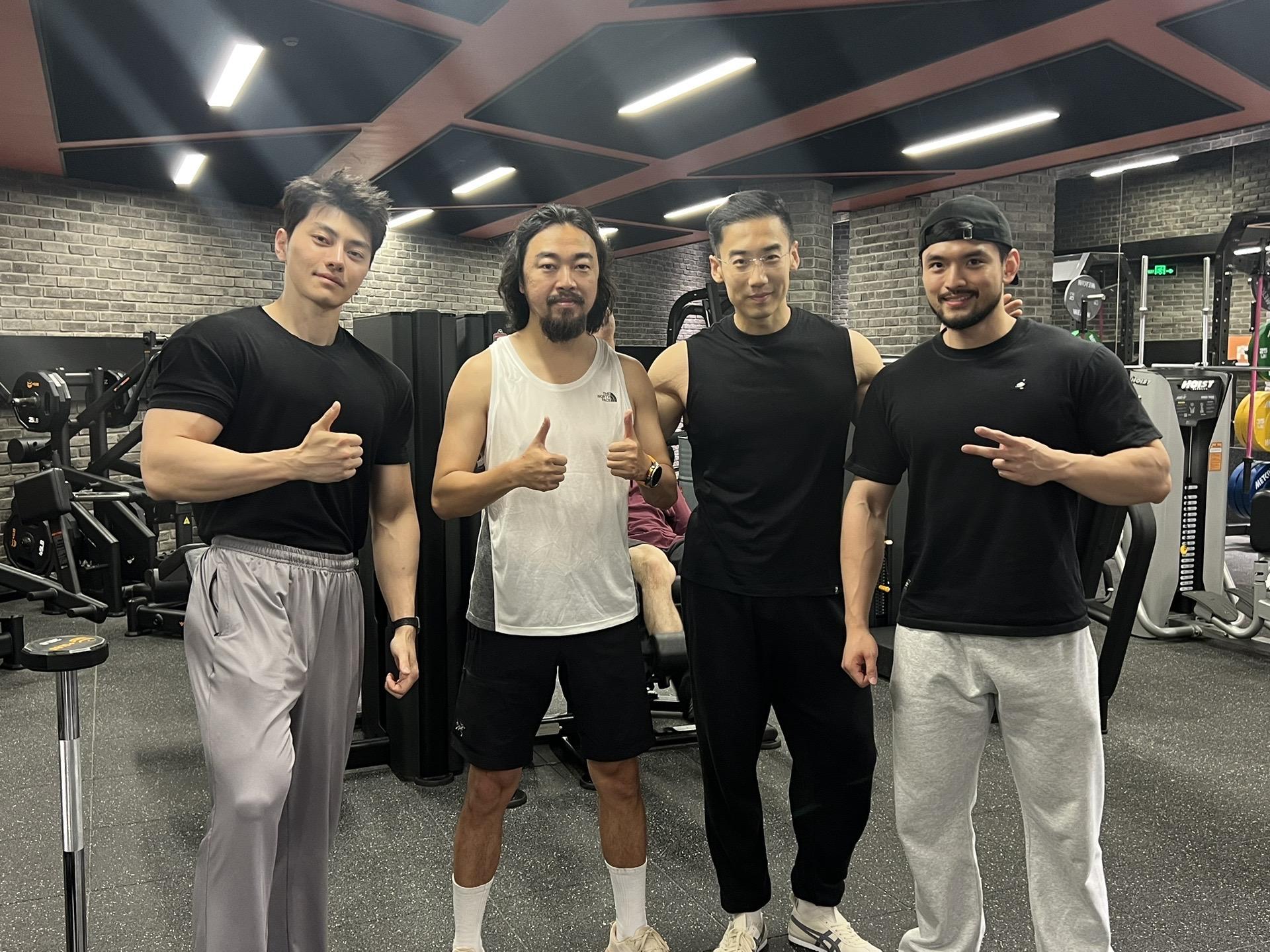 我受峰哥启发，去韩国进行研究。内容包括： 1.韩国人是否凌晨健身 2....
