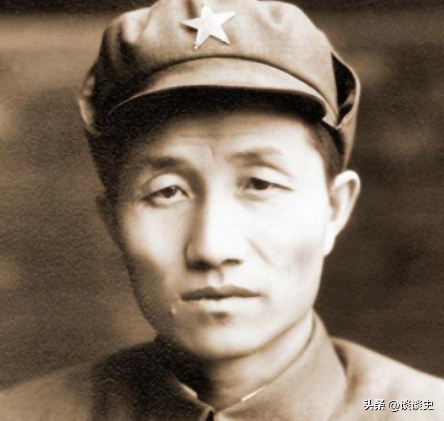 1935年甘肃，马家军骑兵杀到，若非悍将韩先楚带兵冲杀，军长徐海东差点被生擒。