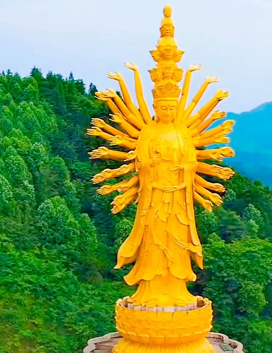 #记录我的9月生活#长沙也有这么一个地方，有个观音菩萨建在那个山上面，形成了一道