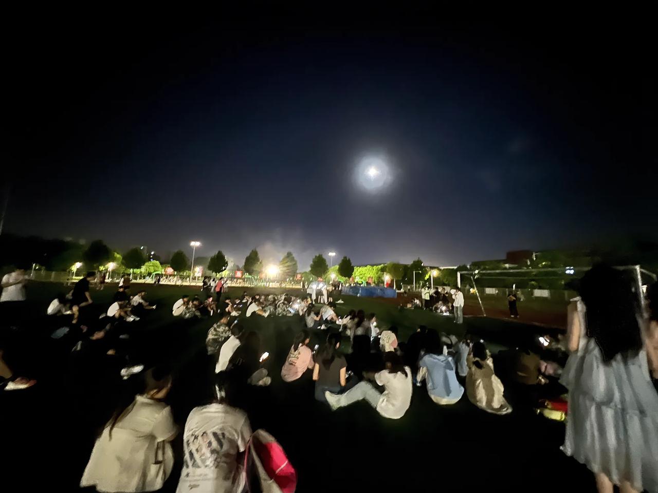 一门红火的新兴职业，
你们都知道吗？

从业者都是年轻高学历的专职人员。
这门职