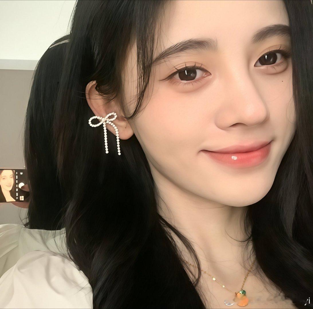 鞠婧祎[超话]鞠婧祎露芜衣jjy鞠婧祎苏绿夏因为你的存在我有了奔赴爱的勇气​ ​