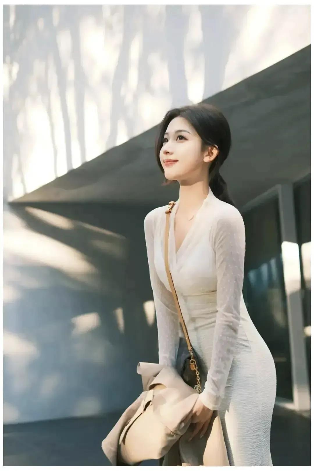 夏风轻拂，裙摆漫卷什么样的身材会美到犯规?