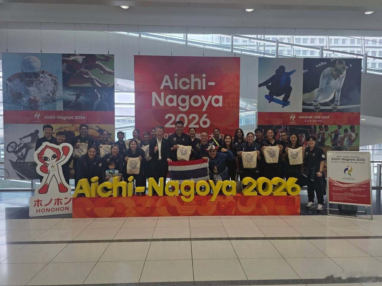 国际排坛动态泰国女排在日本集训了一段时间的泰女今天抵达名古屋，她们小组赛是在岡崎