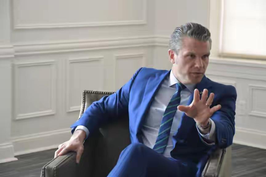 美国防长对华示好，但立场前后矛盾，野心还在实力不济而已