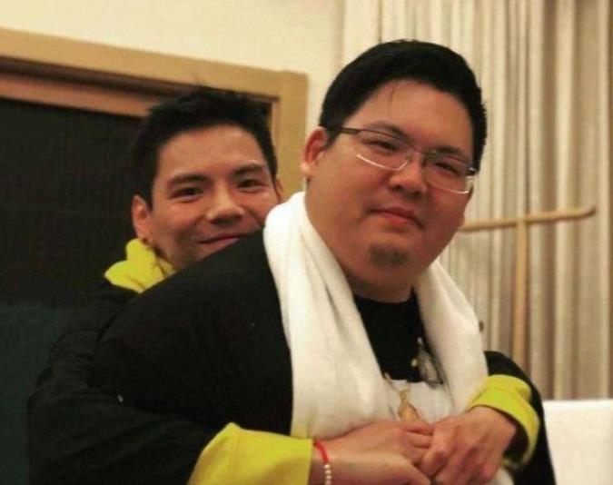 向太说向佑只想一夜暴富 对于自己的两个儿子向佐向佑，向太陈岚更溺爱小儿子向佑，正