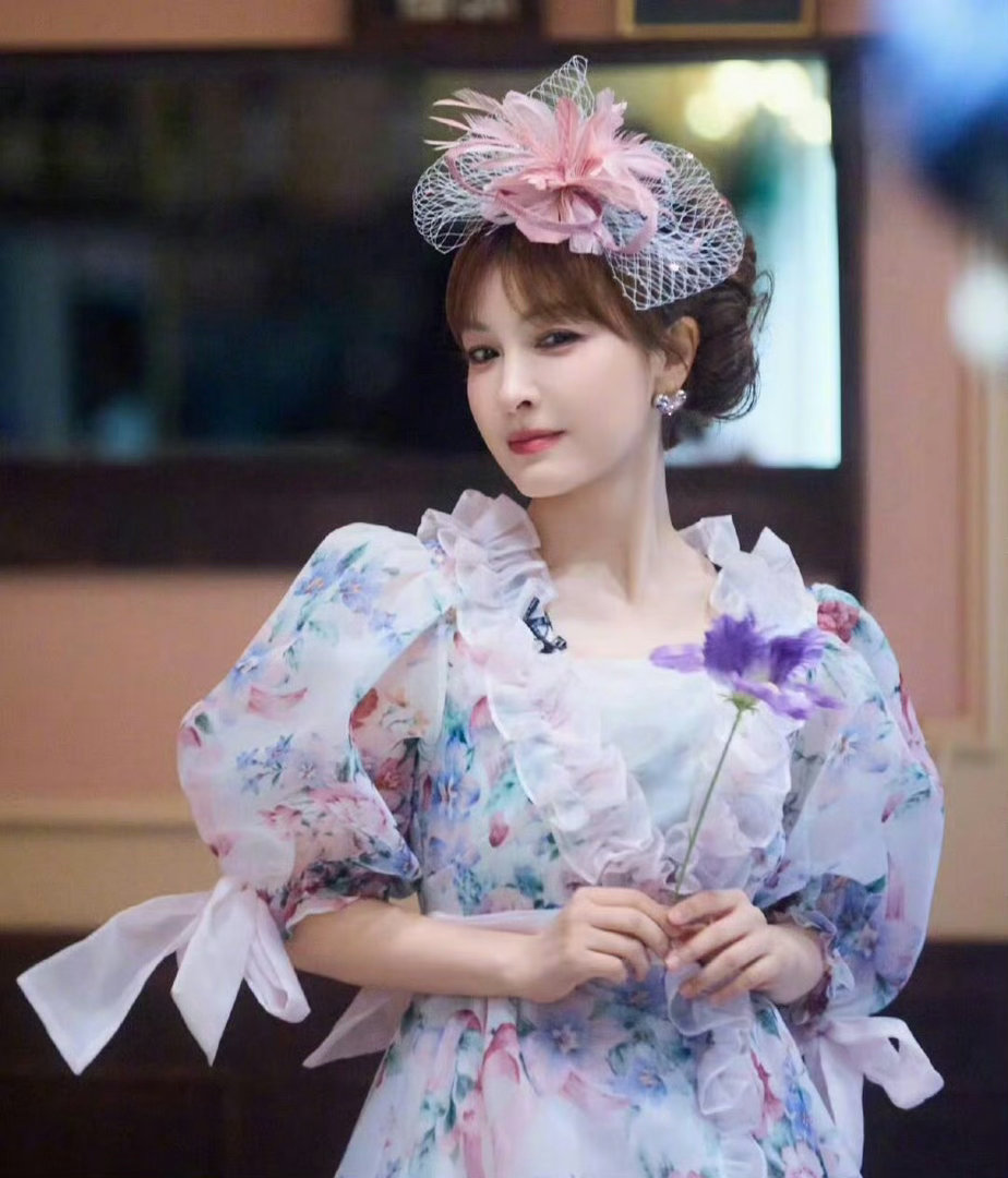 吴昕别试探了有市场大侦探 看到吴昕这身才反应过来，原来她这么适合drama一点的