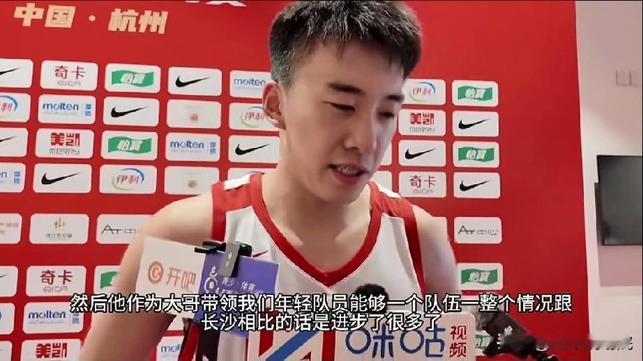 王俊杰赛后挨个夸，尽显高情商！

战胜澳大利亚赛后王俊杰接受采访，不得不说作为年