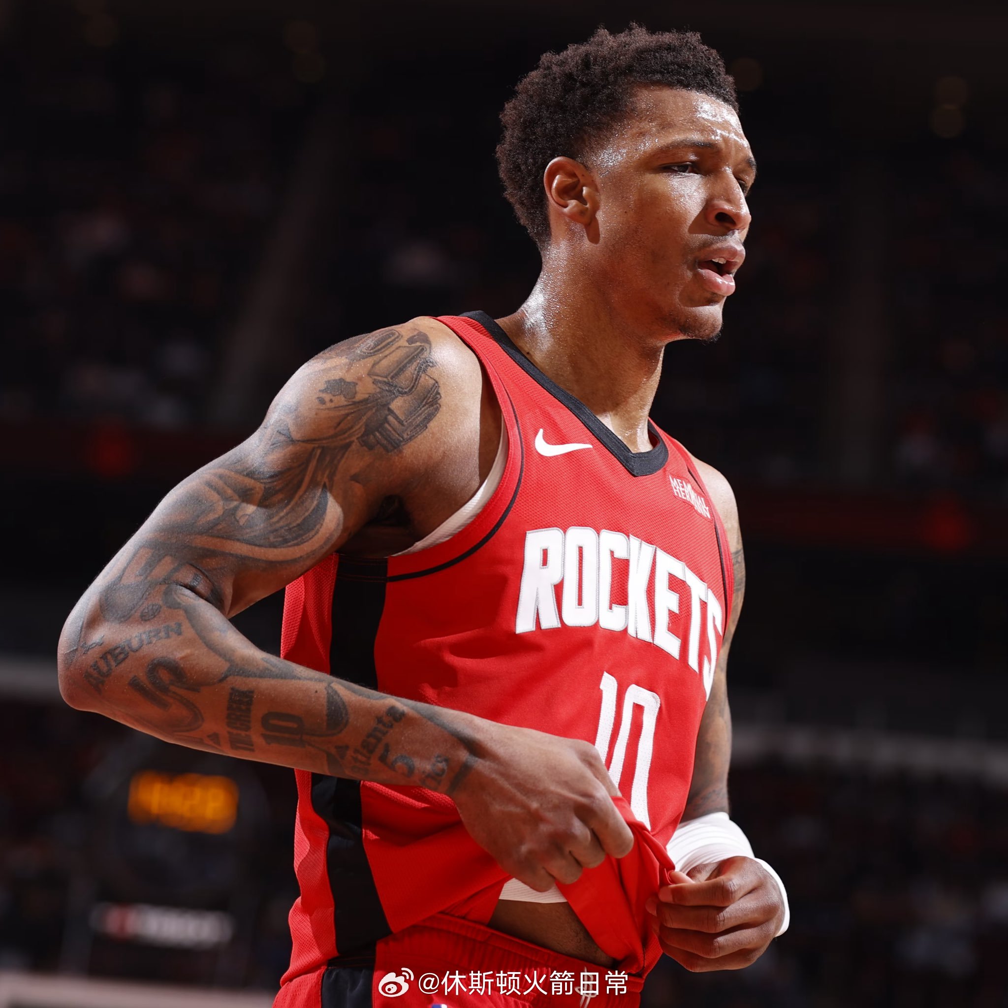 昨日，小贾是历史上首位出战40分钟，8投命中率0%&出现5次失误的球员。有伤的话