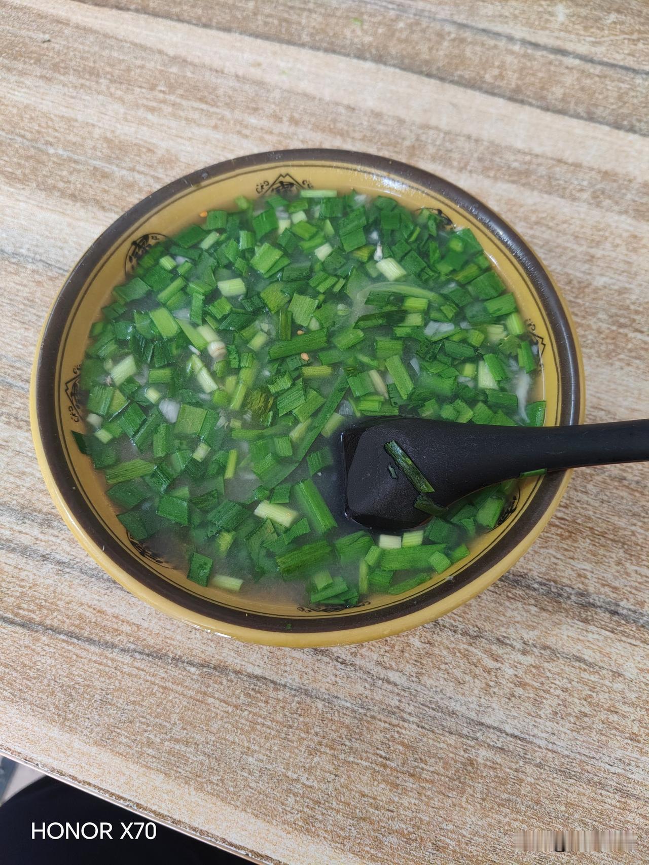 一汤一饺扬中华
一包一煮一世界
来一碗人生 
人生就像饺子
无论是被扡下水
扔下