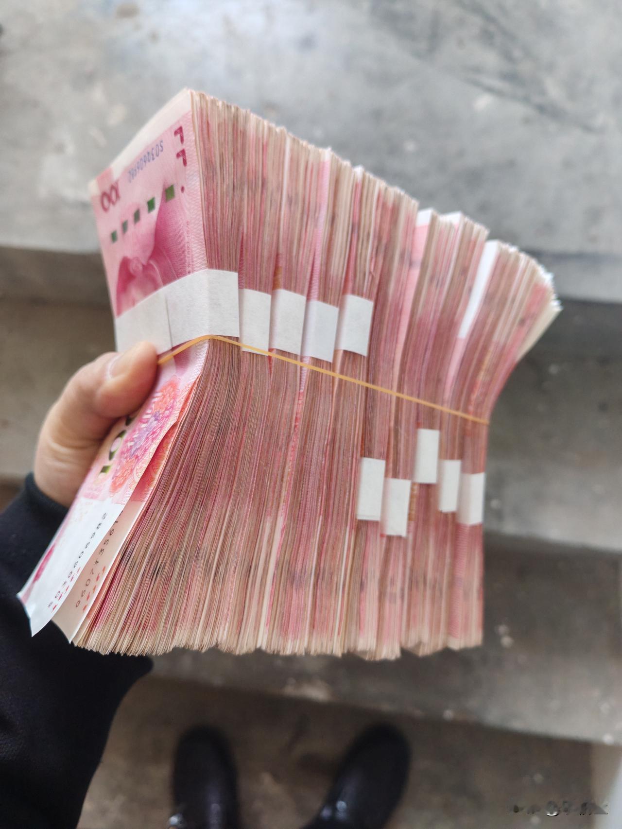 你有没有遇到过借钱不还的人？或者遭遇过骗子的套路？今天咱们就来掰扯掰扯，借钱不还