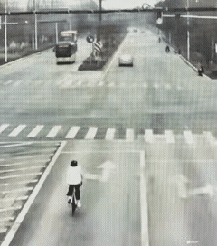 潇洒至极！
毫无刹车迹象，一路狂飙猛进，翻斗车，翻斗车有啥了不起，它是干什么的，