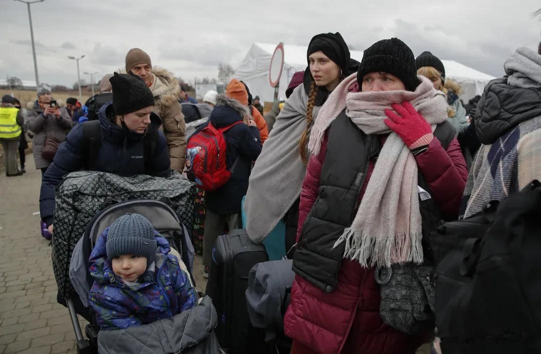 波兰动手了，波兰记者称，他根据得到的消息，波兰政府马上会对境内的适龄服役乌克兰男