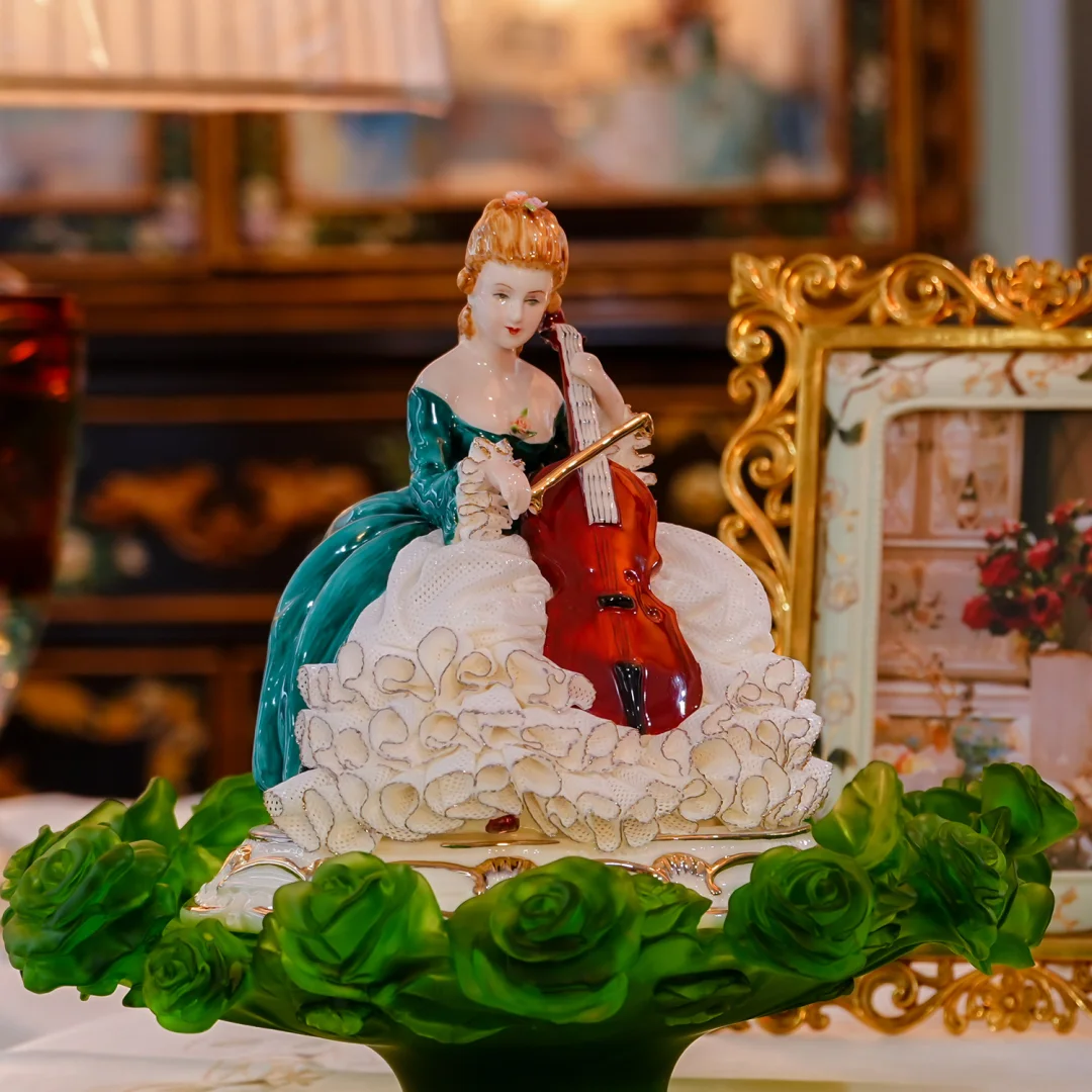 玄关新宠！大提琴绿蕾丝瓷偶太有质感了🎻