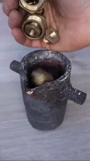 有没有人知道这里绿玻璃是做什么用的？
另外，这个骰子是真帅啊！
好想盘