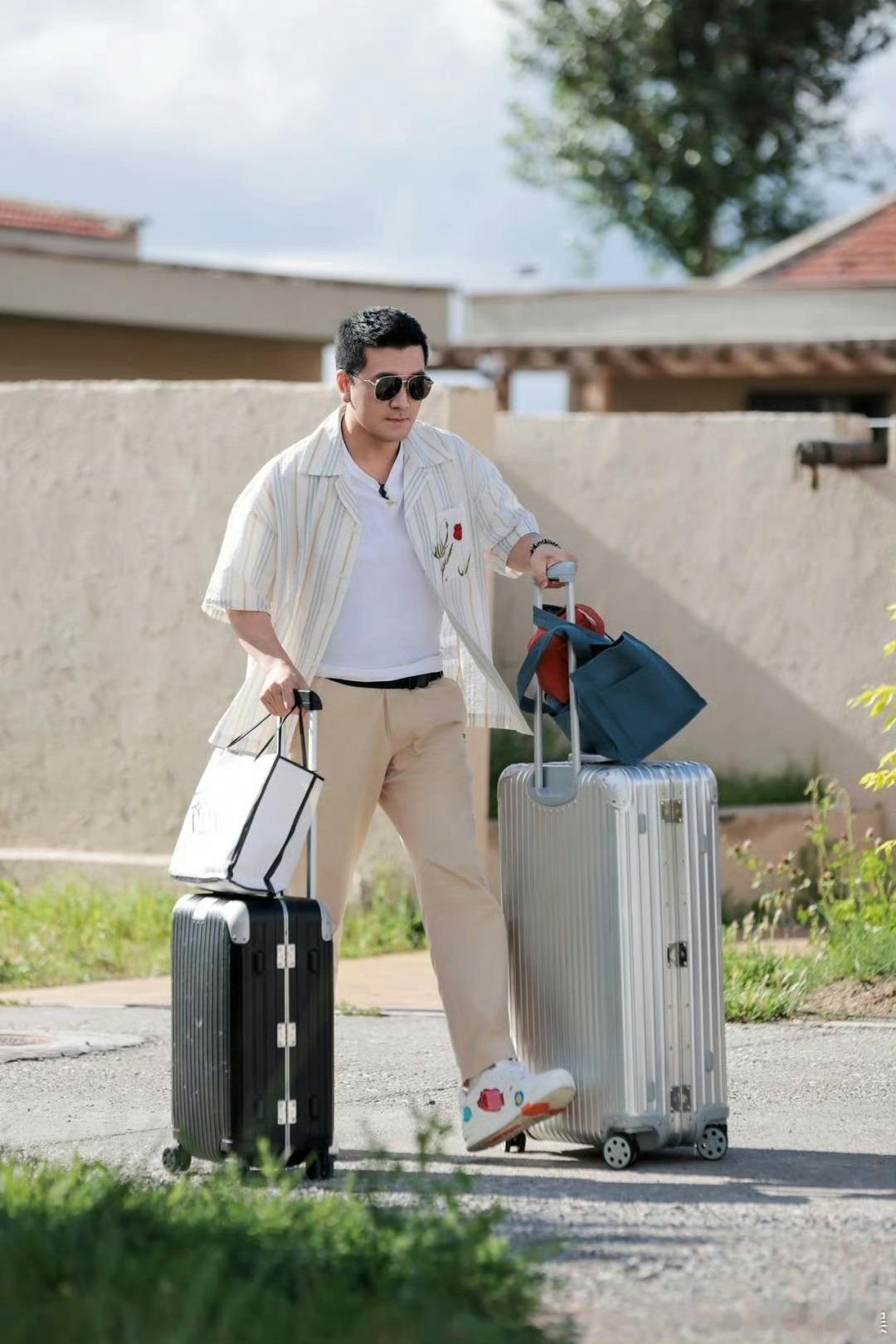 #黄圣依 奥斯卡#黄圣依和杨子一同参加节目，怎么看都仿佛是依照剧本进行的剧情演绎