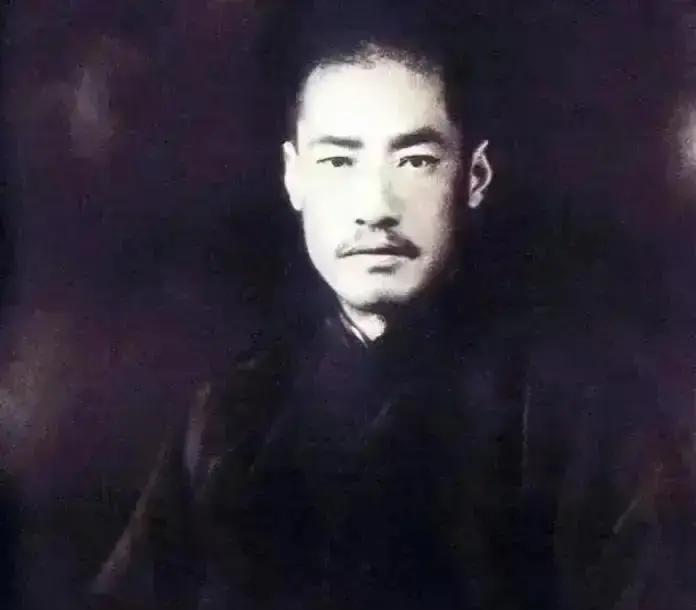 1949年10月初，马步芳逃到台湾后，蒋介石以“擅离职守”撤了他所有职务。马步芳