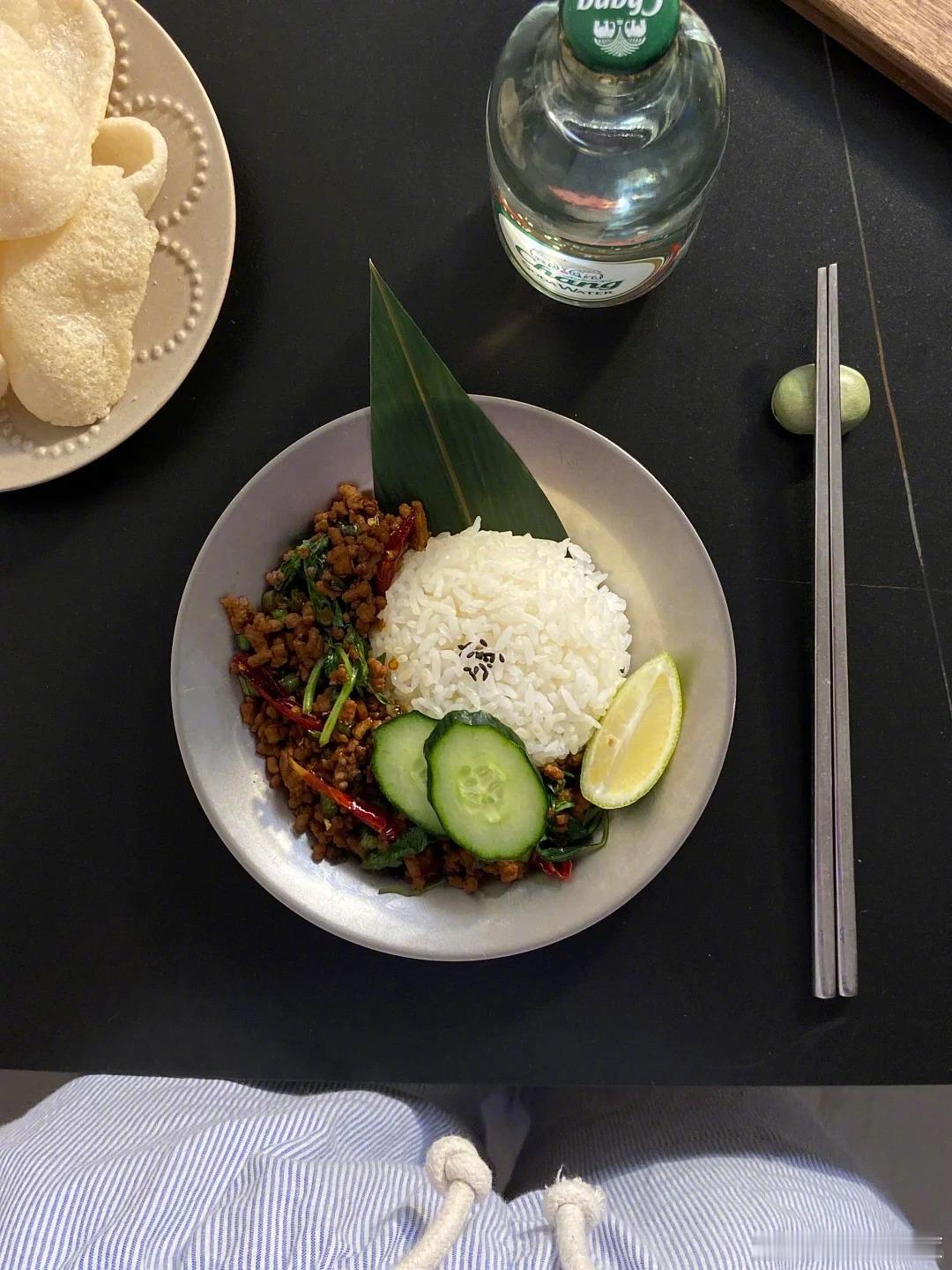 泰式打抛猪肉饭喜欢食材的不同颜色搭配展现食物的生命力夏日减脂美食日记美食分享 ​