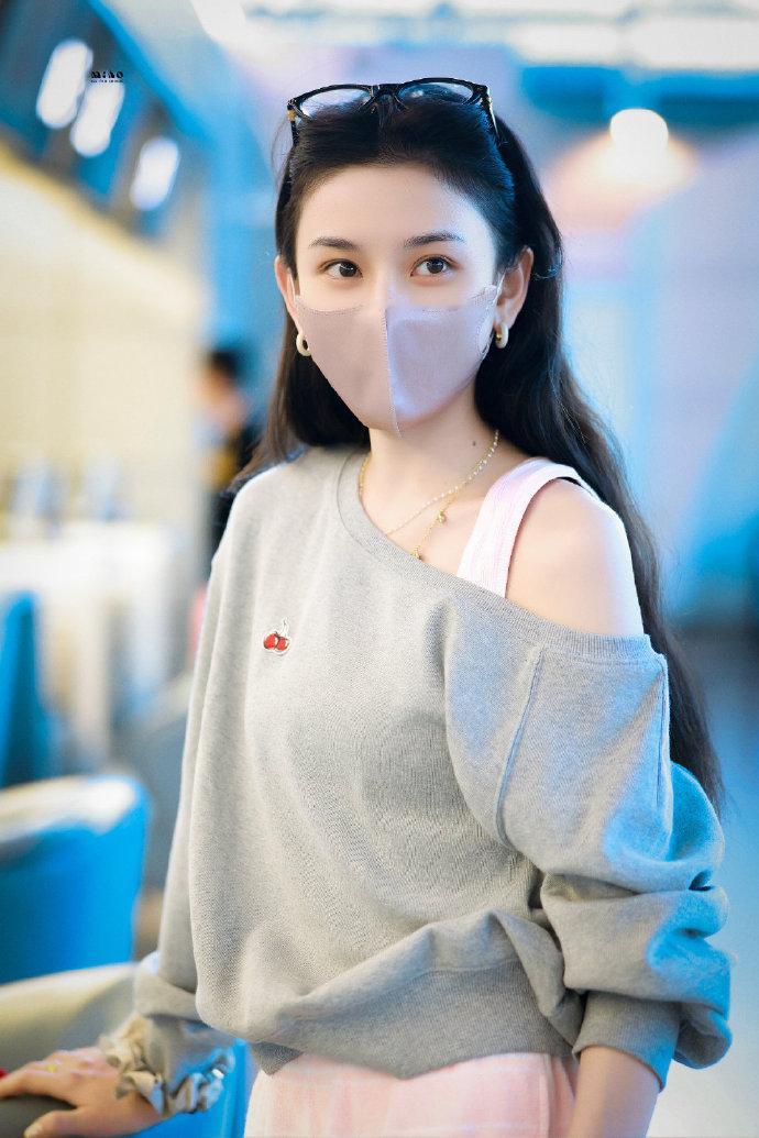 宋祖儿天选横店打工人 ​宋祖儿表妹加油哦！在横店打工人的新剧《表妹万福》祖儿劳模