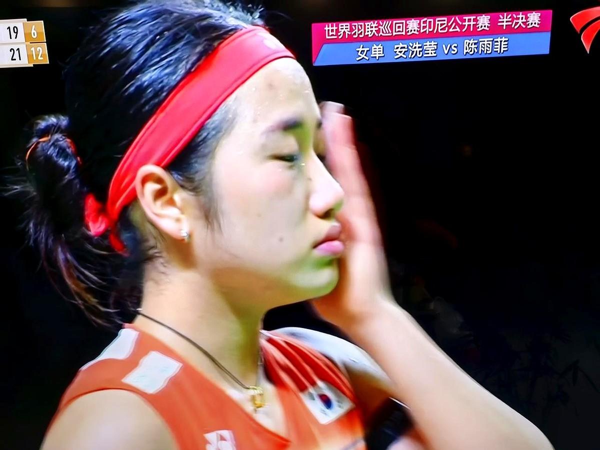 世羽巡回印尼女单半决赛:女魔安洗莹有颗强大的心脏在第
明明胜券在握，就差最后一分