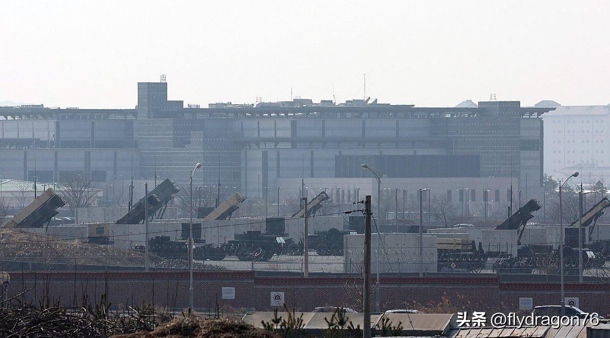 🔥🚛 🇺🇸🇰🇷 报道显示，3月4日，美军从韩国某基地向京畿道乌山空军
