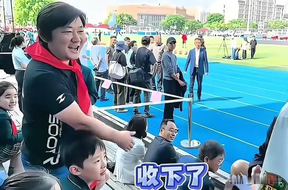 只要国内还规定985以上的学校的校长必须是院士，学术打假就很难了！院士属于稀缺资