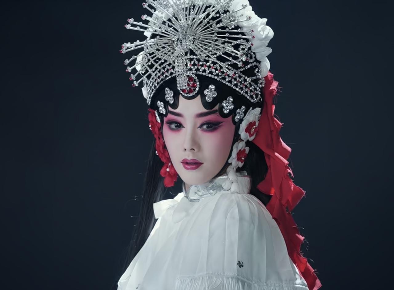 主角的成功在于每个演员热忱的付出，易青娥的爆火，在于刘浩存对角色的深情演绎，她把