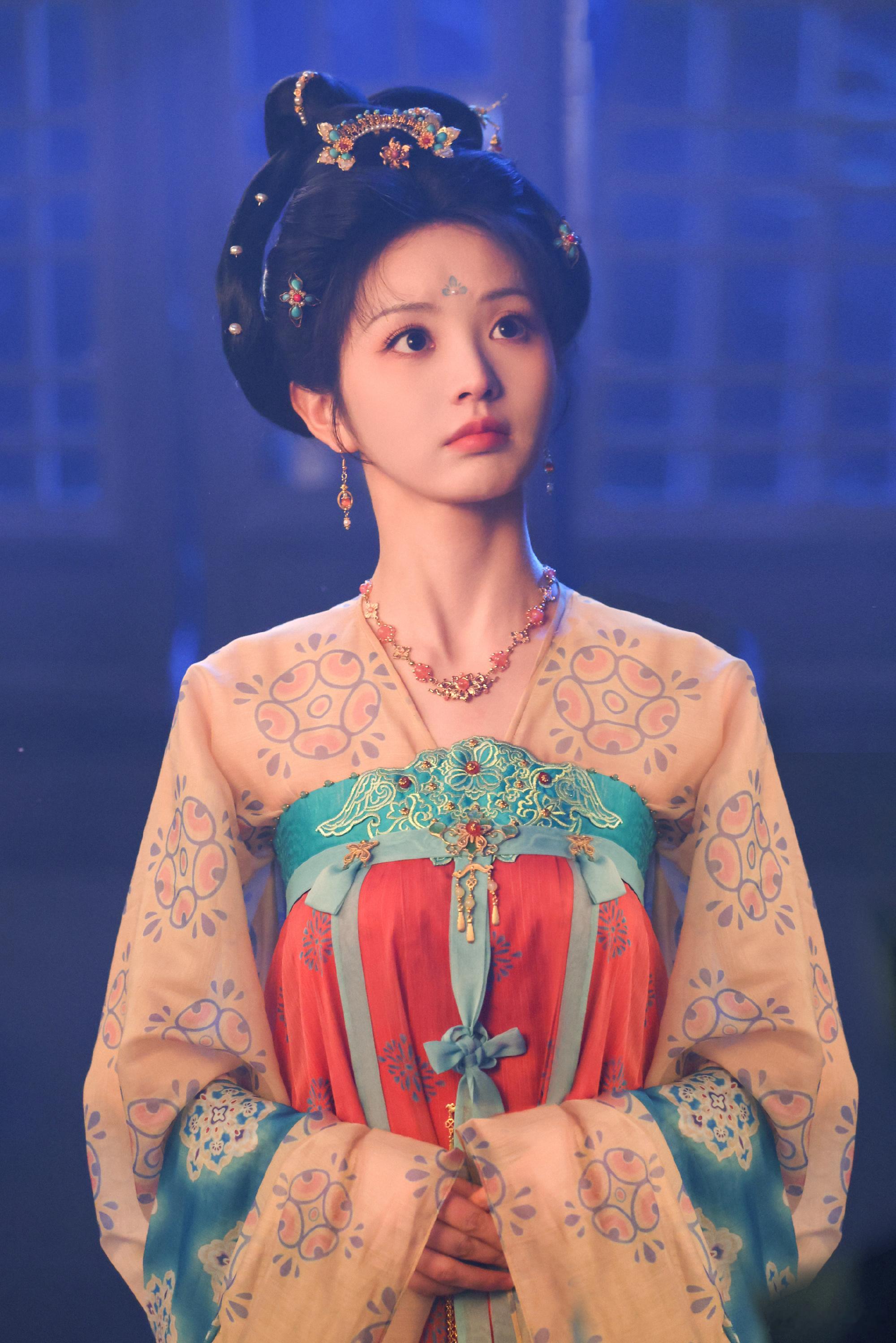 首部大女主剧《嫁金钗》开始预约，田曦薇演绎的魏娆历经身世揭秘、外敌来袭等考验，始