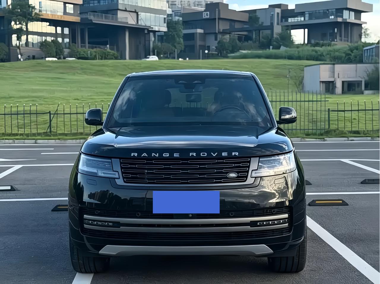 30—50万预算，想买二手揽胜运动，我会先问自己：城市里真的需要22寸轮毂吗？