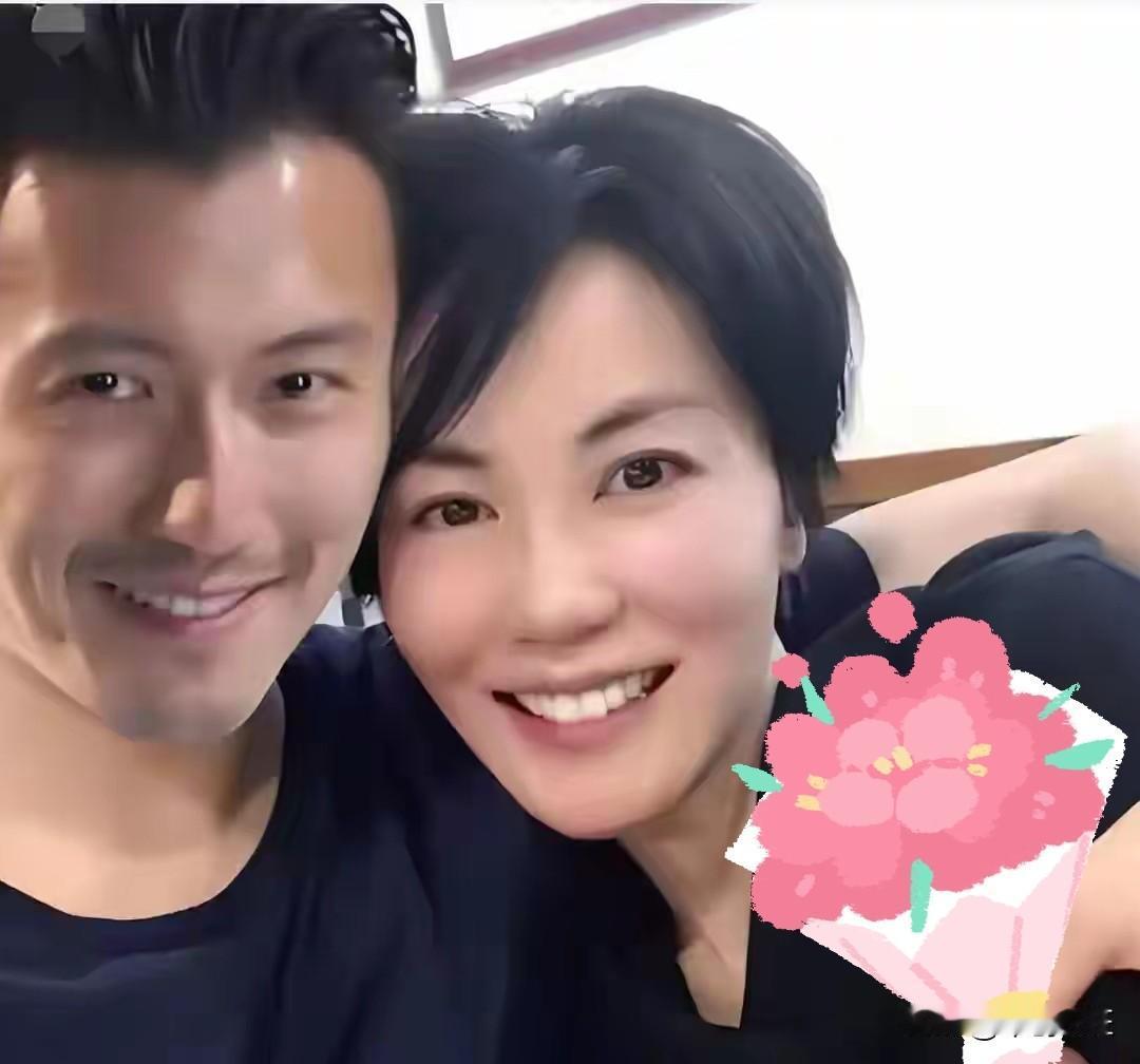 兜兜转转半生，王菲和谢霆锋的感情，一直备受大家热议。
历经离合，人到中年依旧彼此