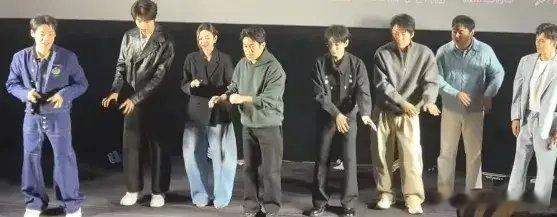 今年剧宣，让我印象最深刻的竟然女装要完了。连白鹿和何瑞贤这种肤白貌美大长腿的女明