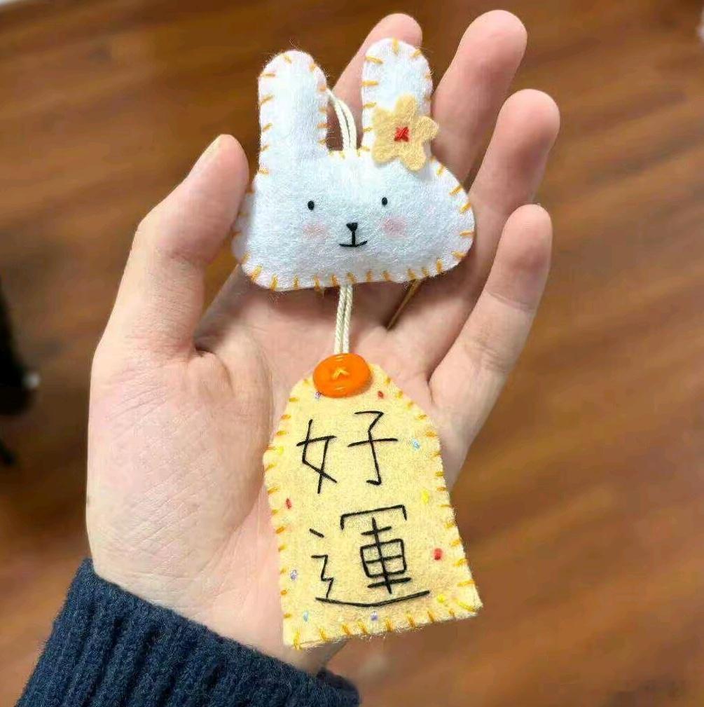 热爱之所以有力量，只需你坚守它；永远不要想，它有什么结果。三串快乐分享，🍎🍎