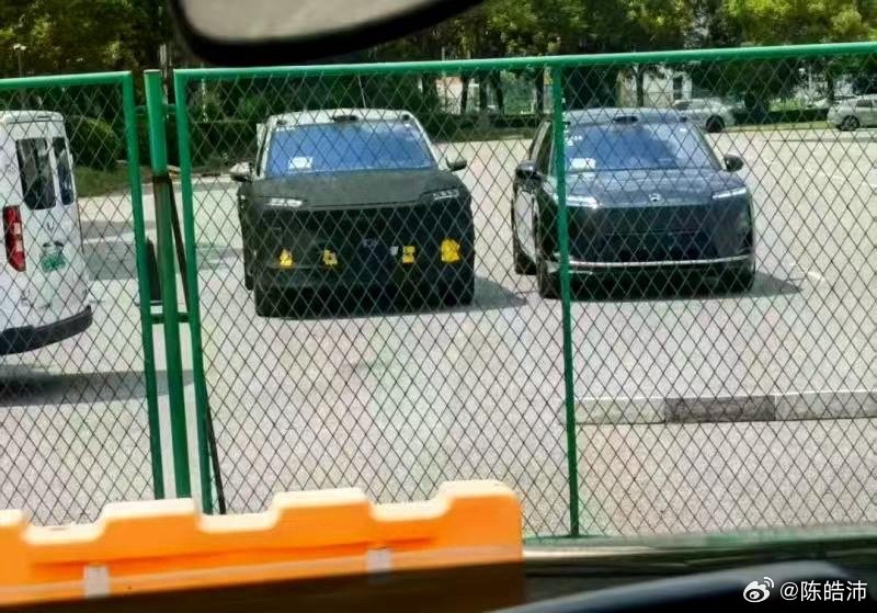 蔚来果然还有ES9，双神玑和天行底盘应该都会放在这台车上[坏笑] ​​​