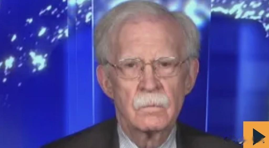 前国安顾问博尔顿突然发文痛批特朗普伊朗策略，直指其陷入"想脱身又怕露怯"的两难。