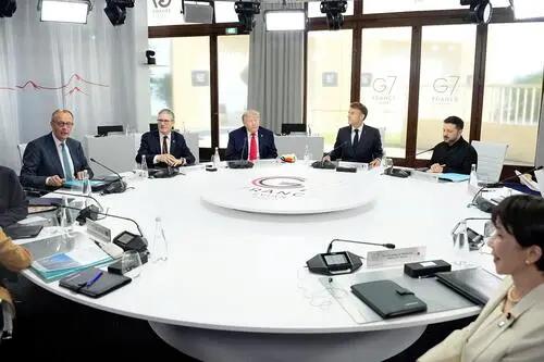 在法国东部依云召开的7国首脑会议（G7峰会）上，发表了第一阶段会议关于地区形势的