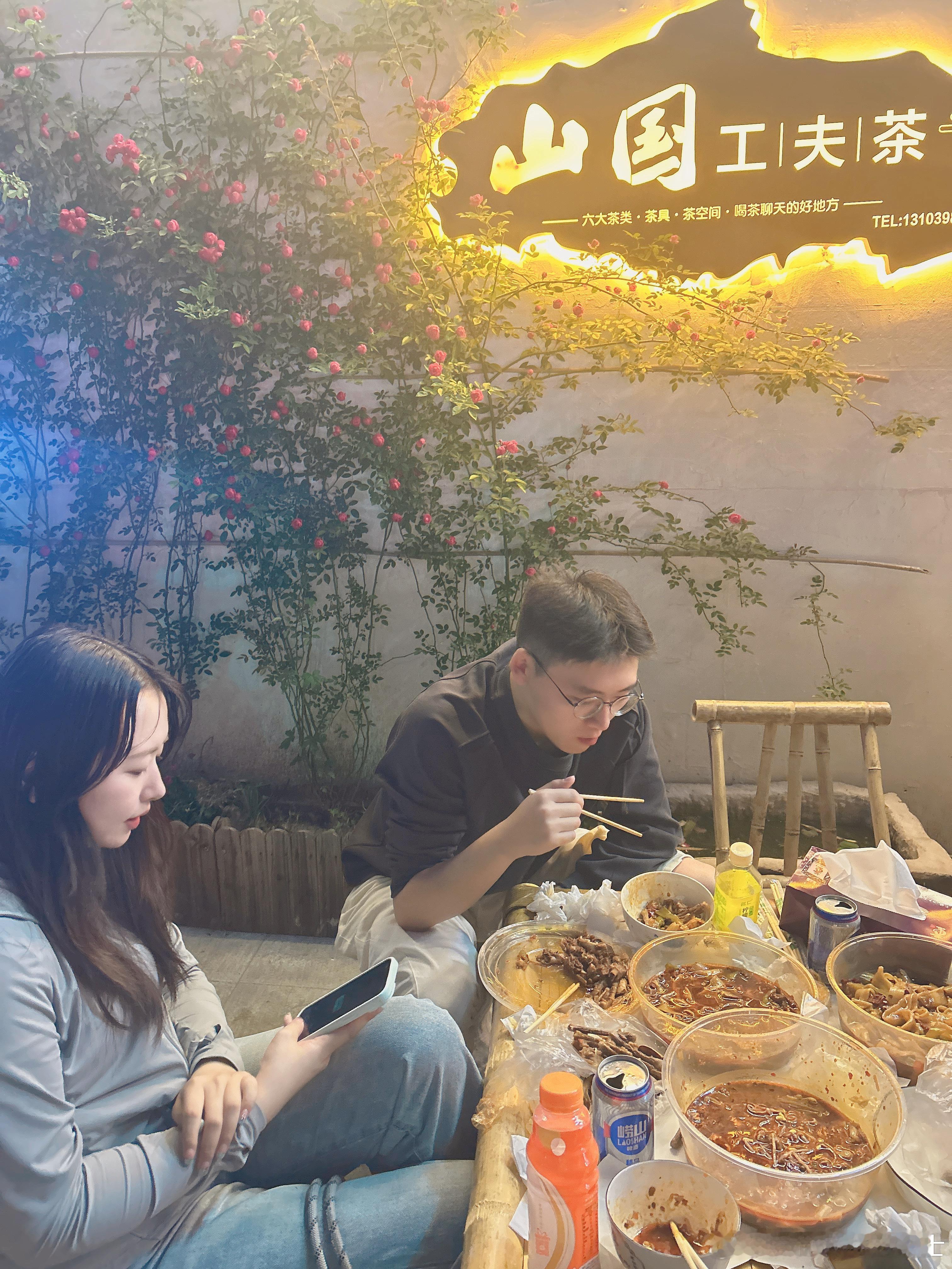节日快乐啊鸭掌门大盘鸡又吃多啦 