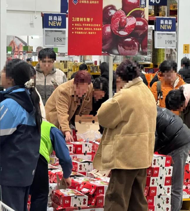 大家发现了吗？最近观察到3个反常现象，消费风向彻底变了！

第一个反常，山姆车厘